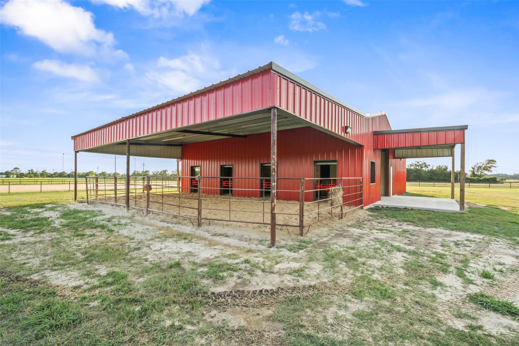 Image 4: 6-stall barn with covered lead-outs, welded pipe f