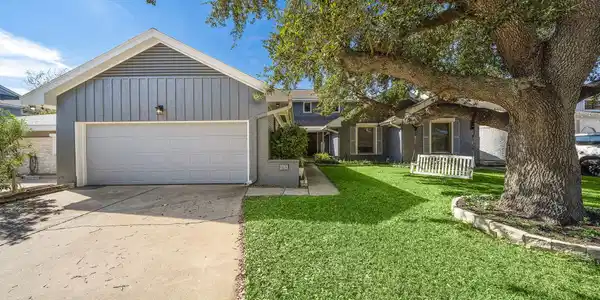 2913 Beluche Drive
