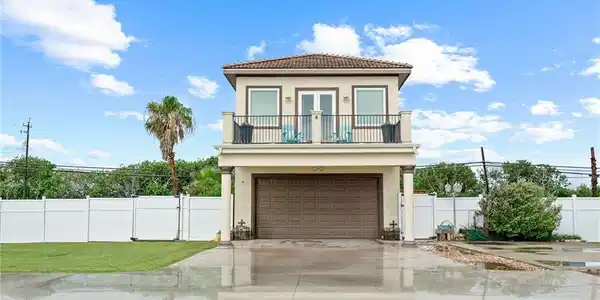 4 Lavaca Bay Place