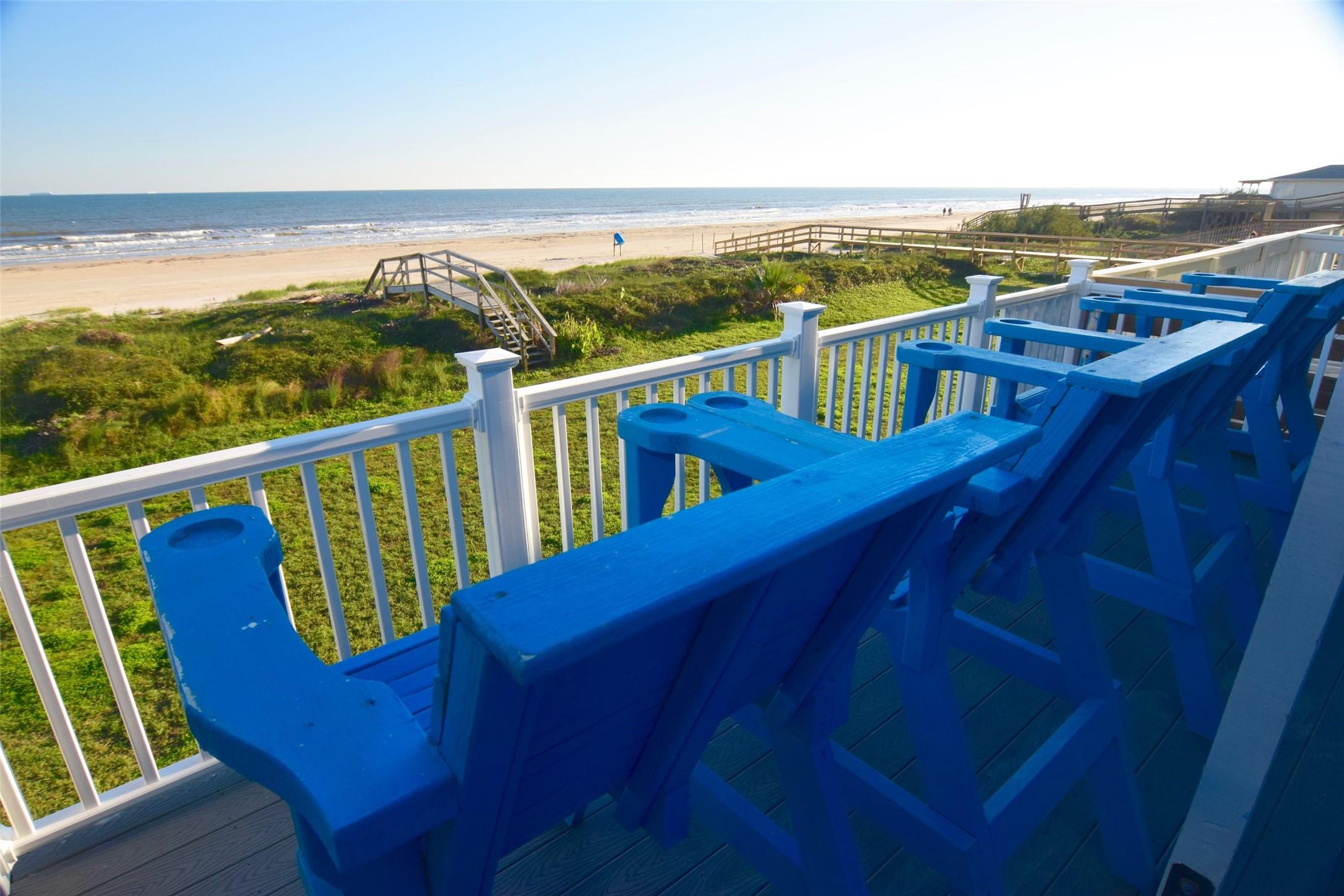 Image 2: Look at that View! Beach and Ocean Vistas!