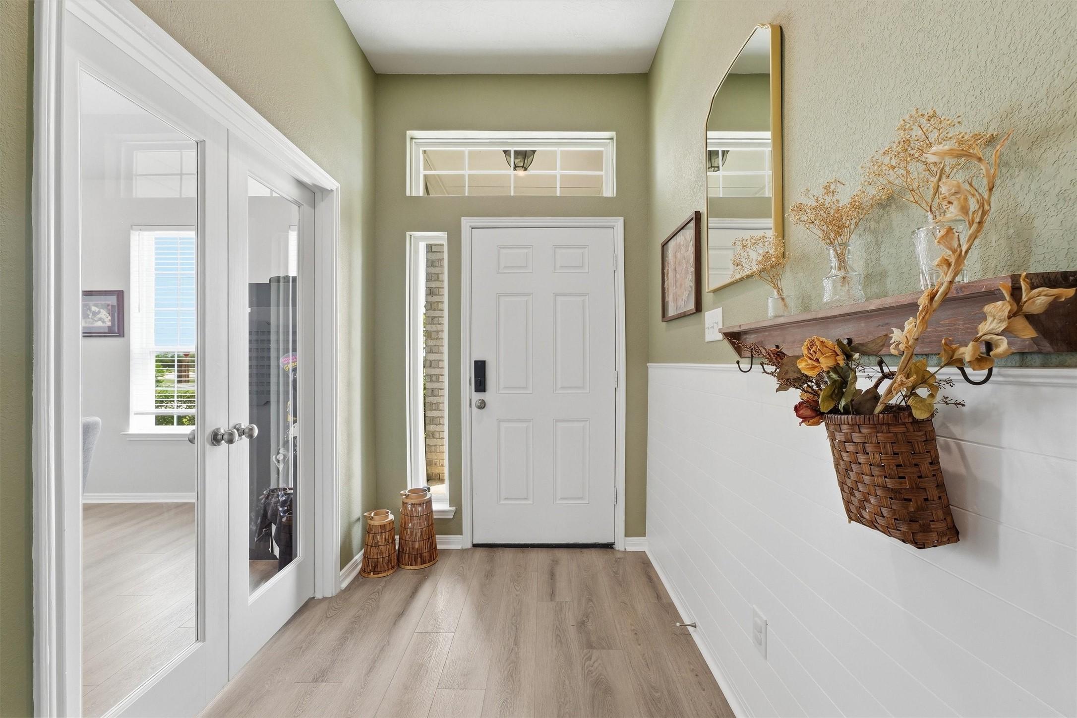 Image 4: Entry way