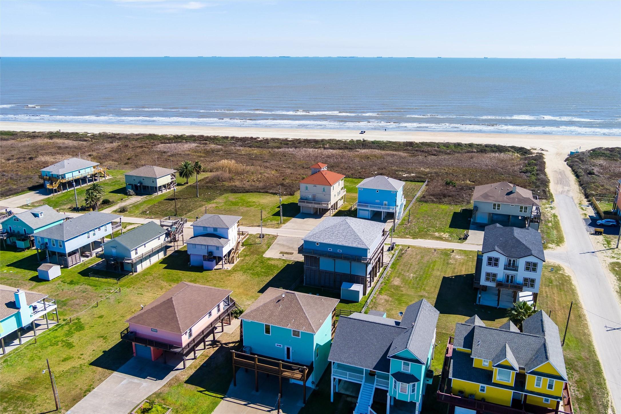 Image 2: Close Proximity to the Beach