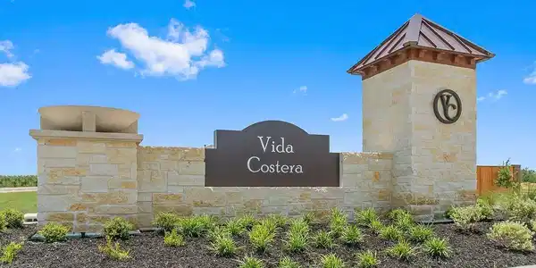 Image 3: Vida Costera is a community in Texas City, TX and