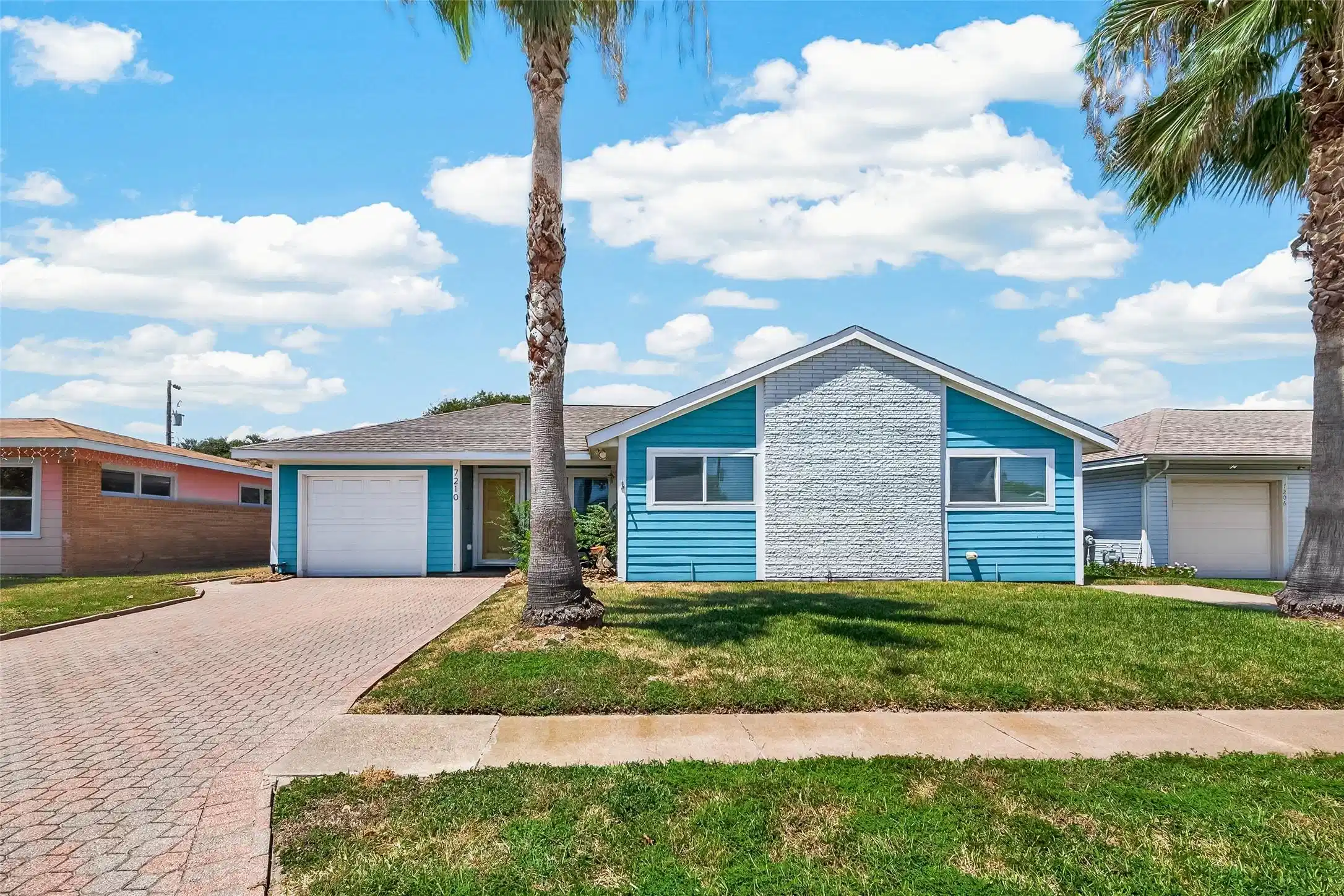 Image 1: Welcome home! Overside drive way and garage offer