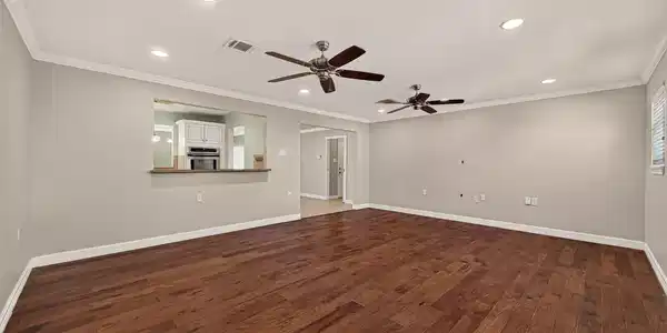 Image 2: Large living room with connectivity to the kitchen