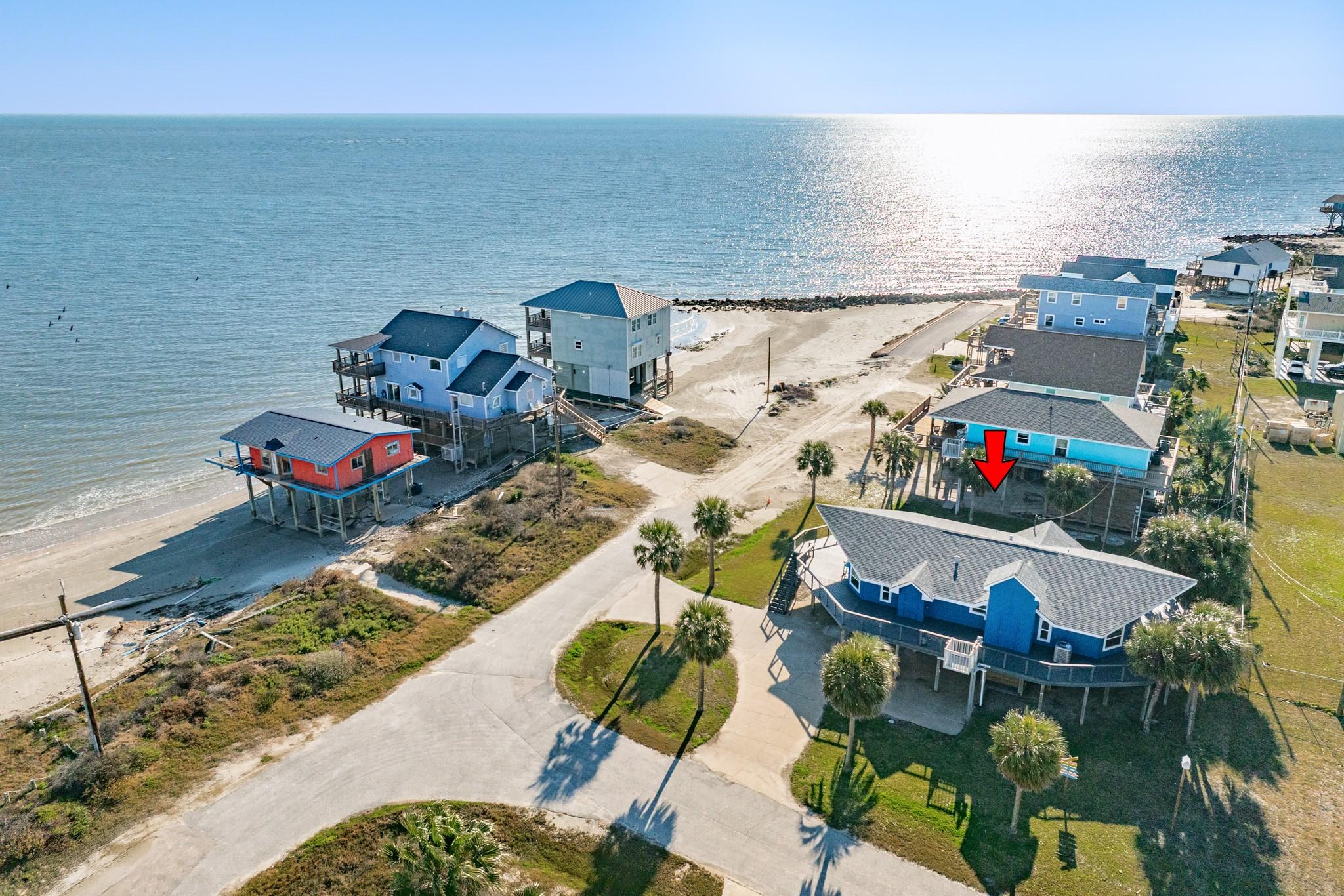 Image 1: Aerial &ndash; Beachside Setting &ndash; Aerial view showcasin
