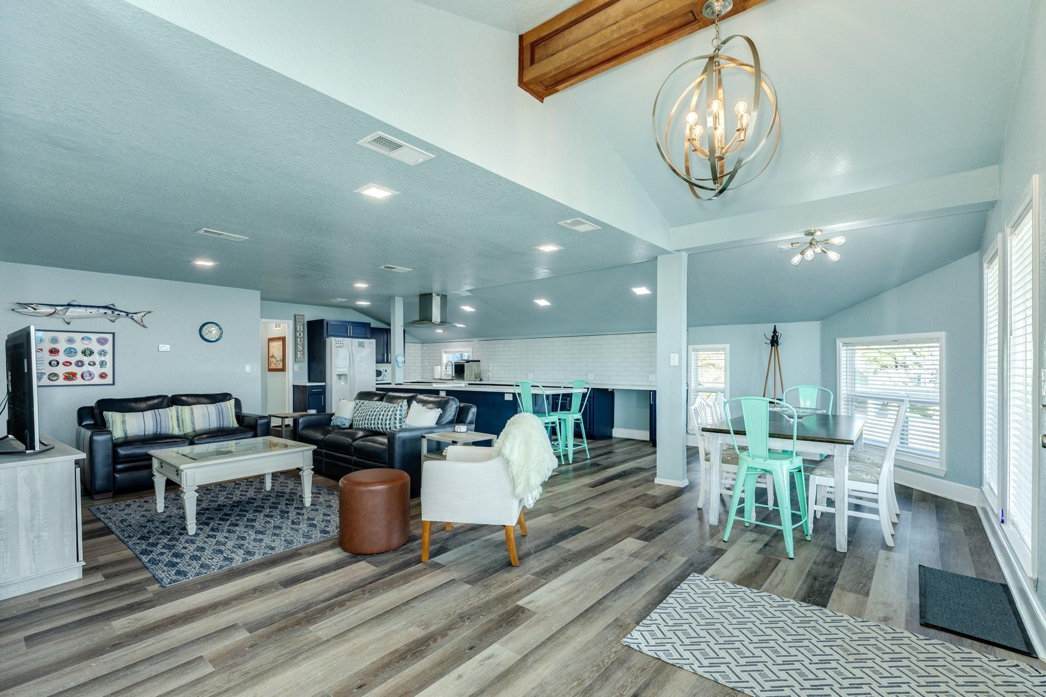 Image 4: Open-Concept Living & Kitchen &ndash; Wide view showcasi
