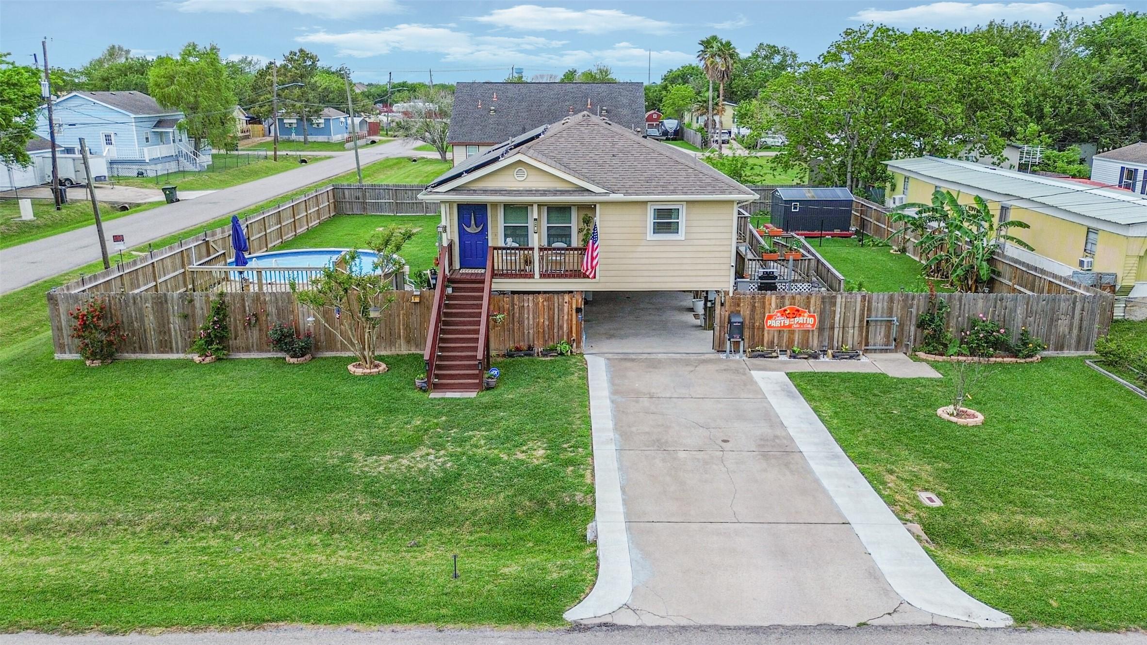 Image 3: Large Corner Lot