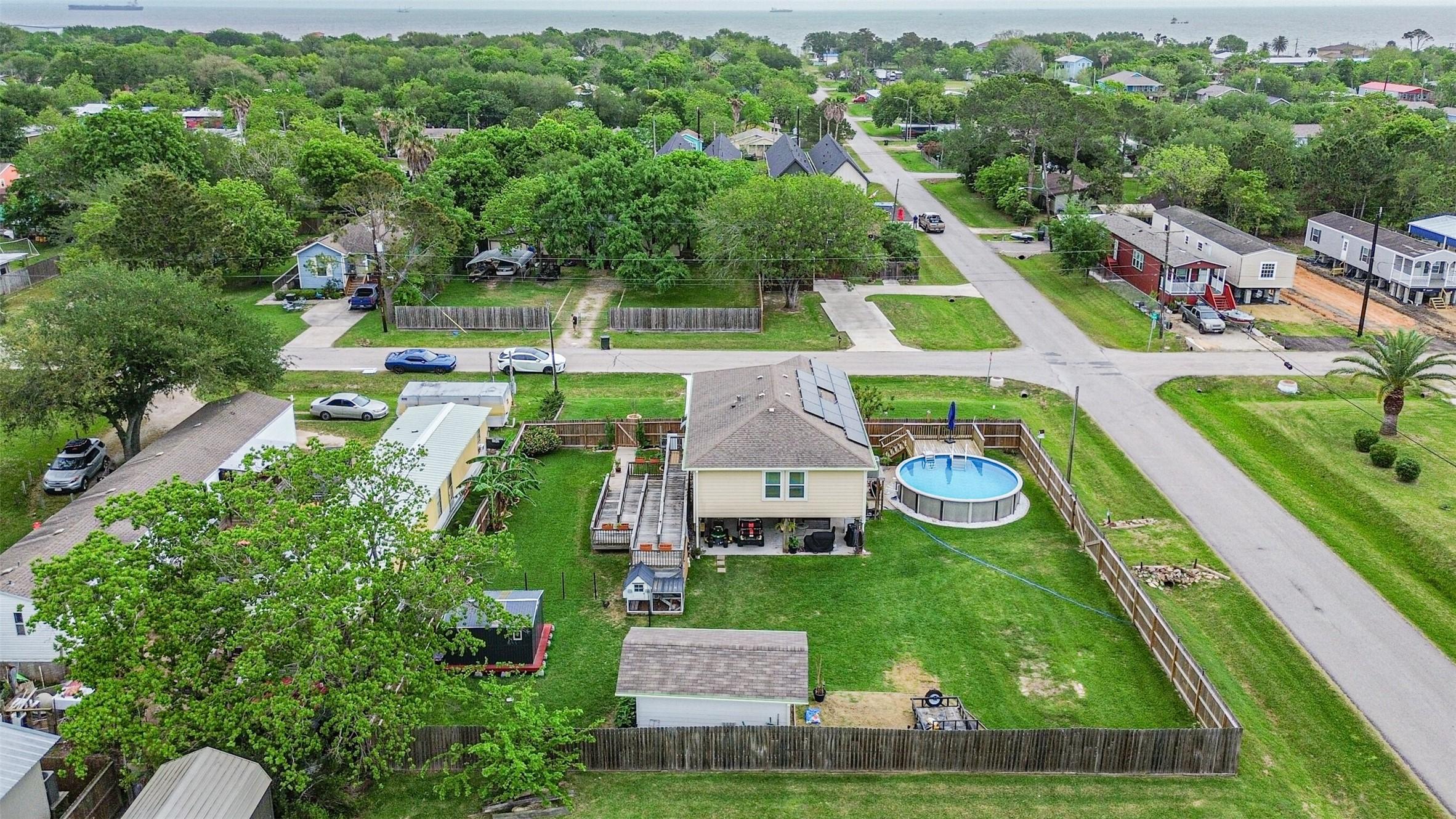 Image 4: Plenty of room for a garden, bring in your RV has