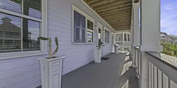 Image 3: front deck area to sit on and watch the sunset.