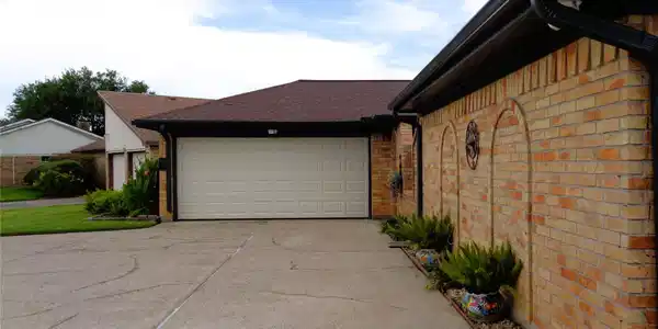 Image 3: 2 car attached garage with auto garage door opener