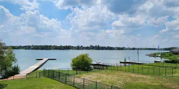 Image 4: Lake Mija is a fresh water lake with fishing pier