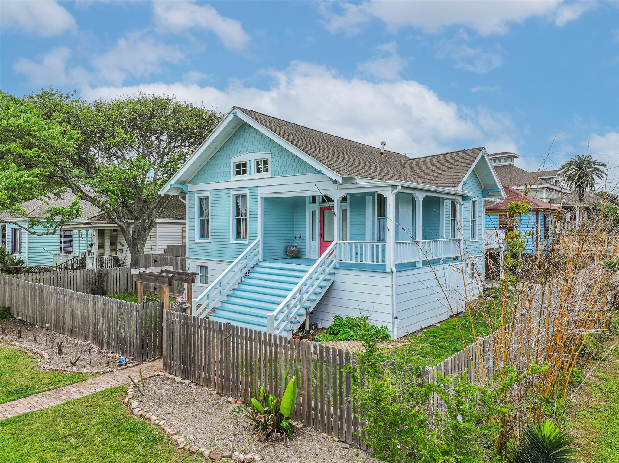 Image 3: Beautiful raised island home.