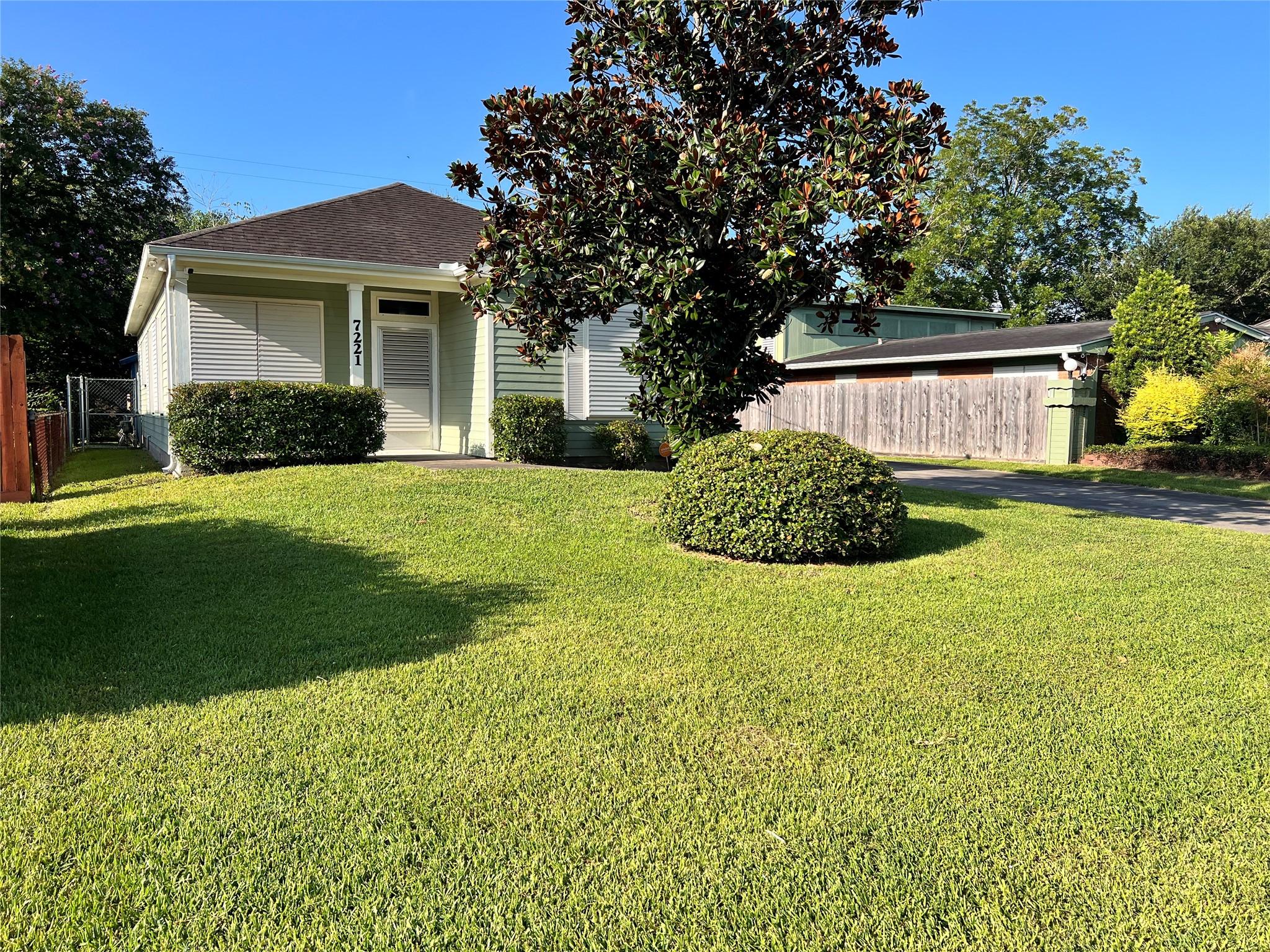 Image 1: Front Yard