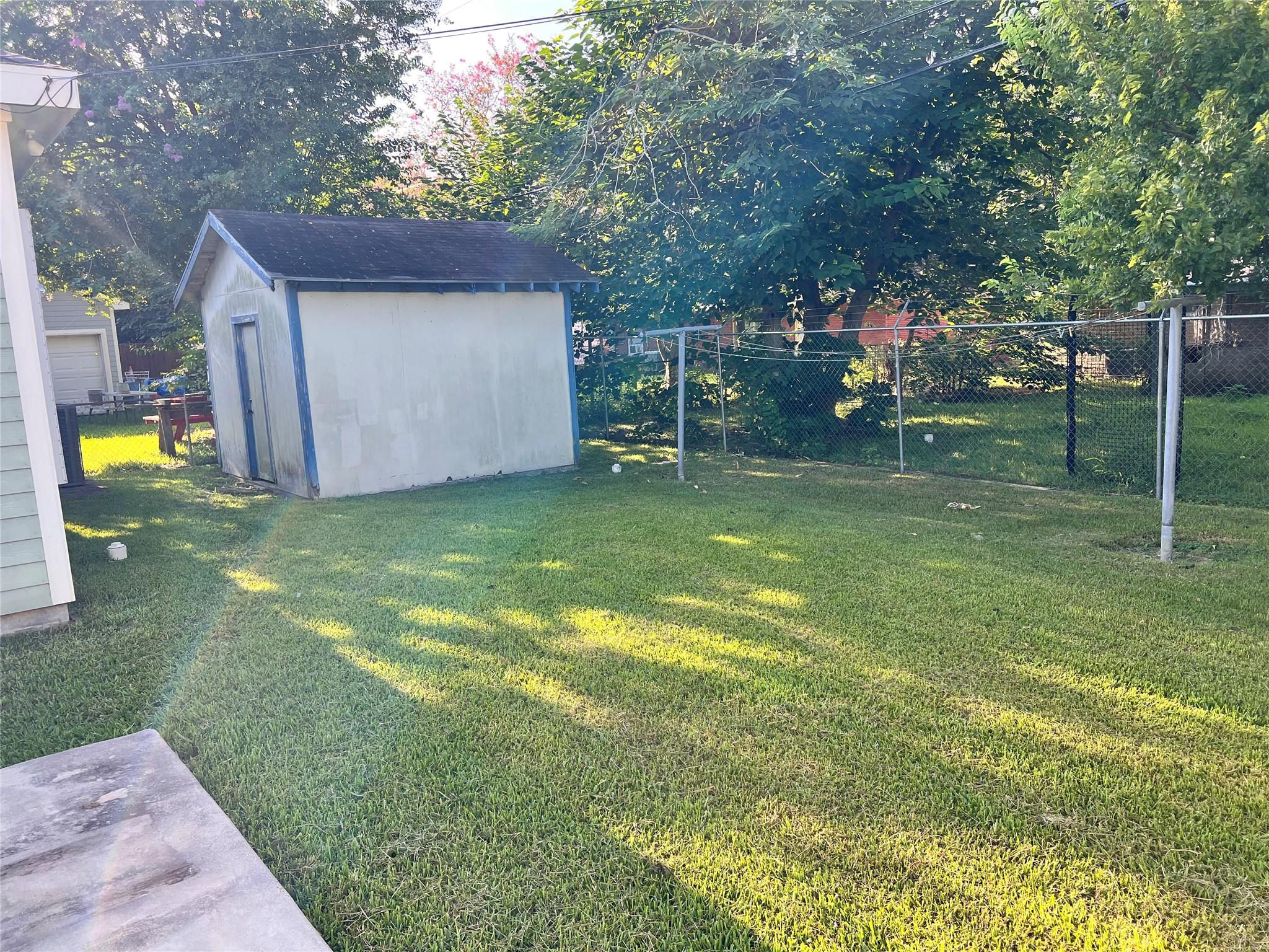 Image 4: Back Yard