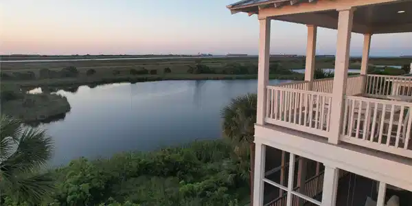 Image 4: Serene lagoon views behind the home