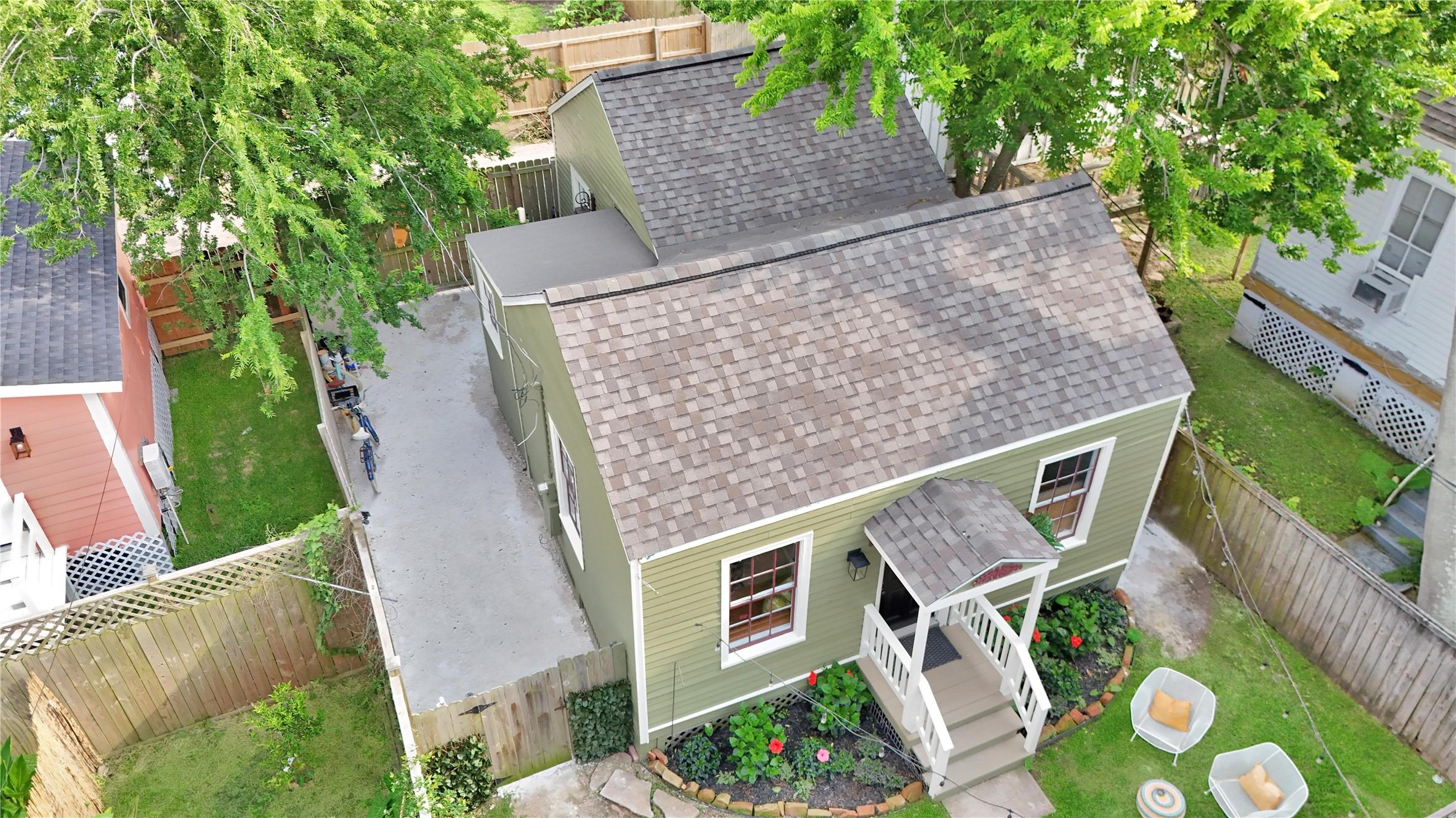Image 3: Re-roofed and restored carriage house is the perfe
