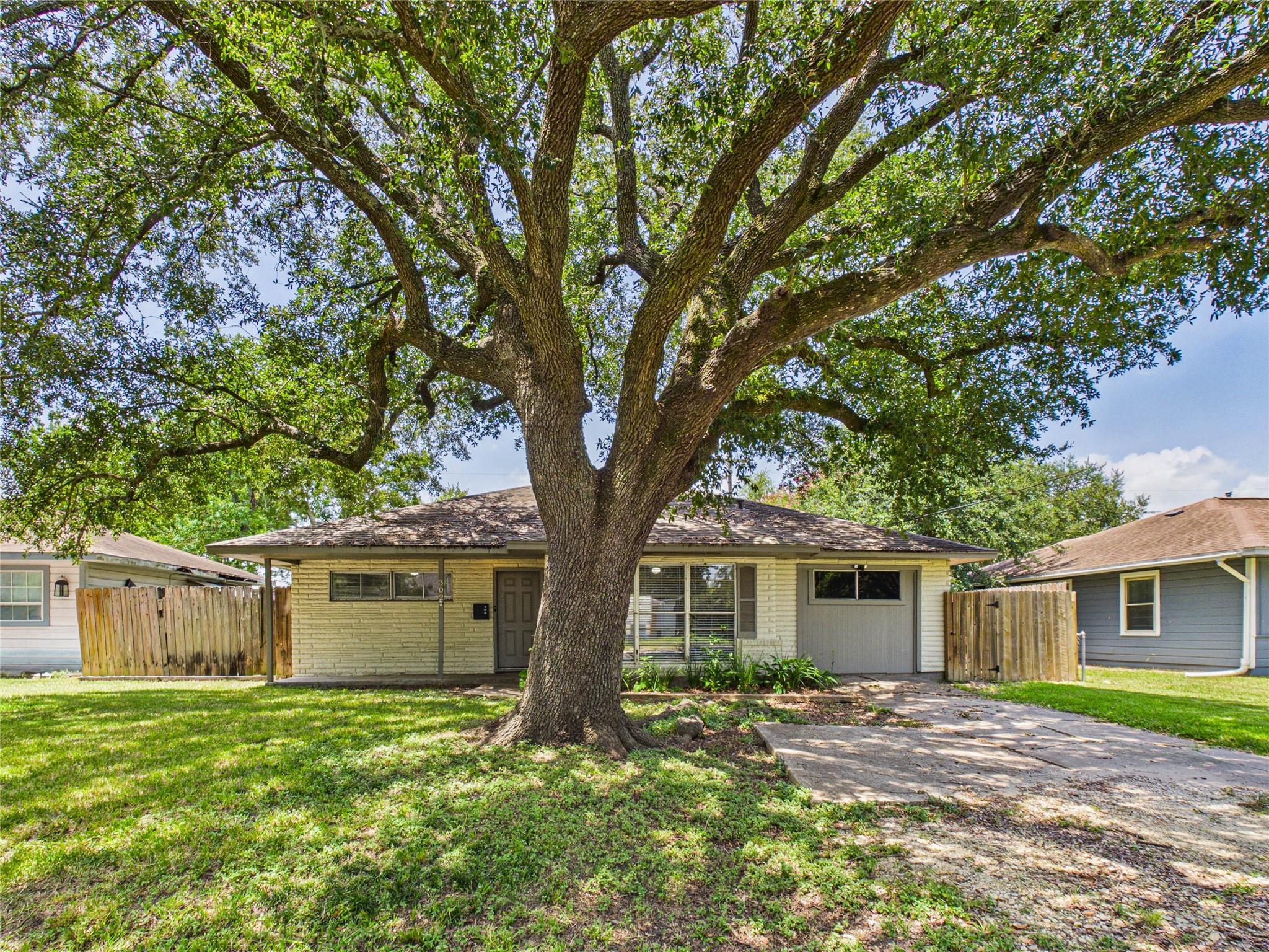 Image 1: Welcome to 302 Sycamore Drive!