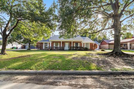 5113 Ashwood Drive