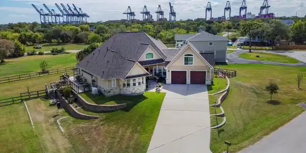 5 Shore Acres Circle