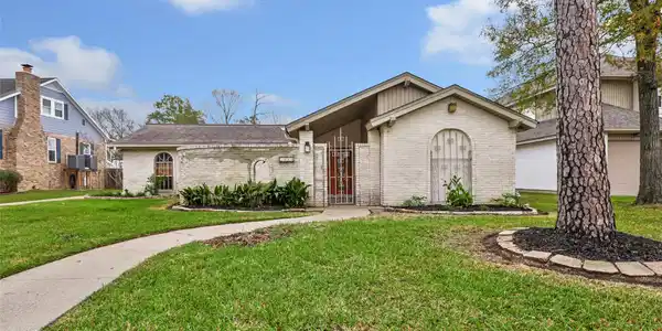 3109 Woodland Court