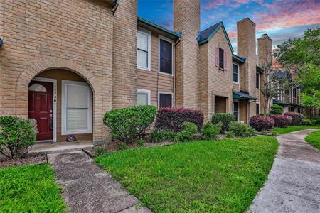 17746 Kings Park Lane