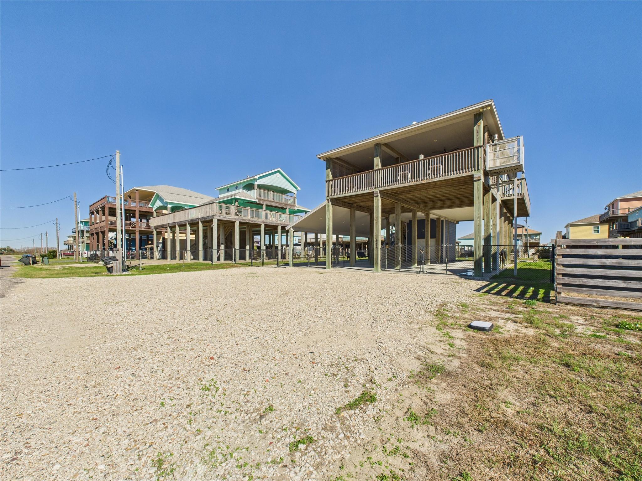 Image 2: Elevated beach house with spacious deck and parkin