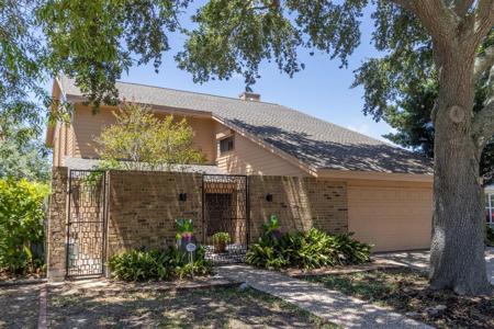 12 Quintana Drive