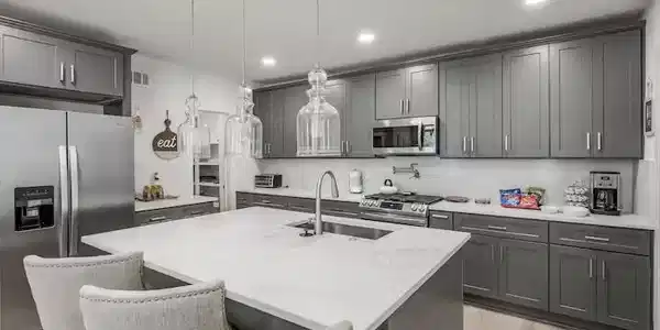 Image 3: Kitchen