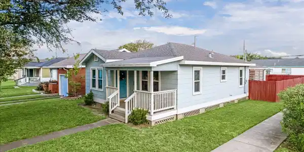 Image 2: Large corner lot.