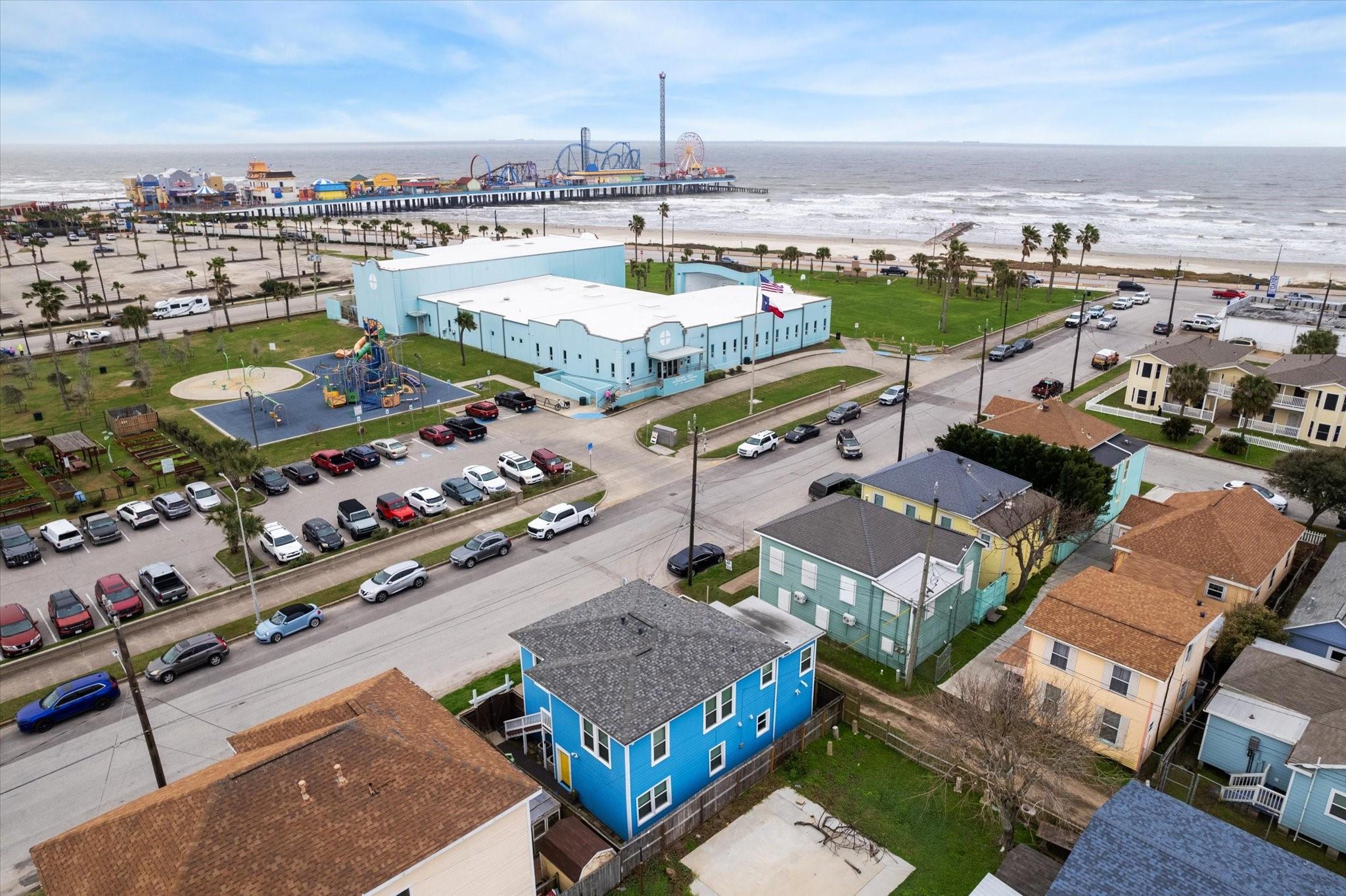 Image 2: Walking distance to the beach & Pleasure Pier. Loc