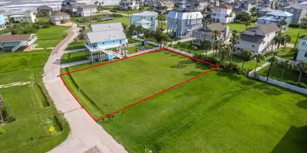 Image 2: New home built on this lot could have gorgeous oce