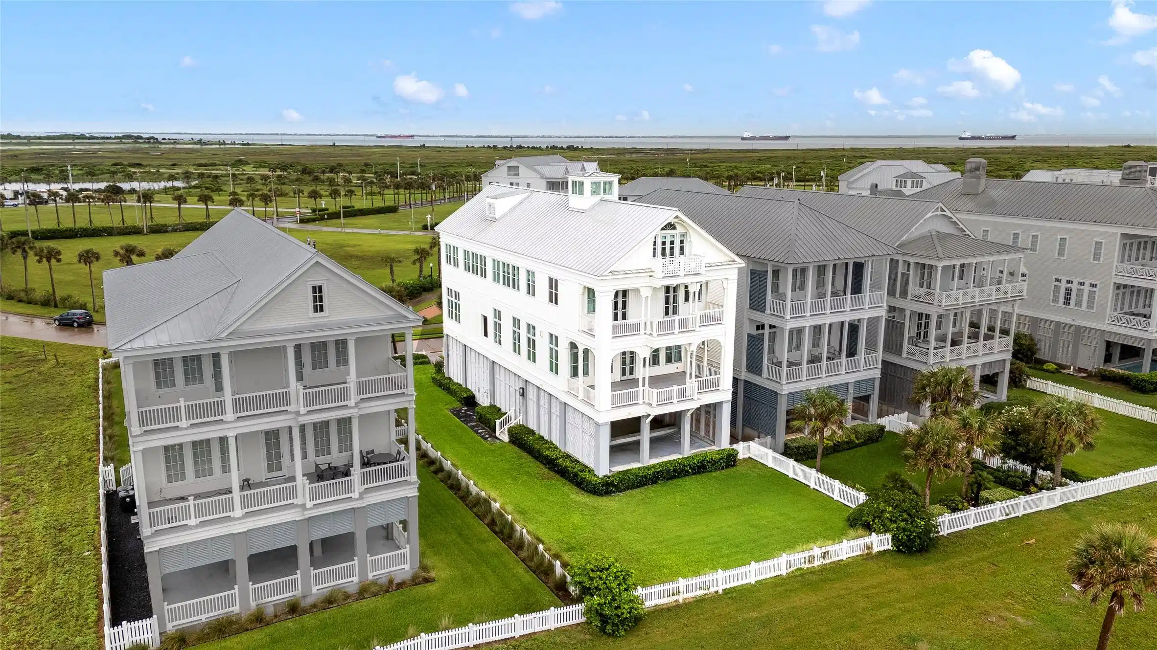 Image 1: This expansive 3-lot estate offers exceptional spa