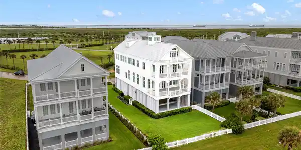 2425 E Seaside Drive