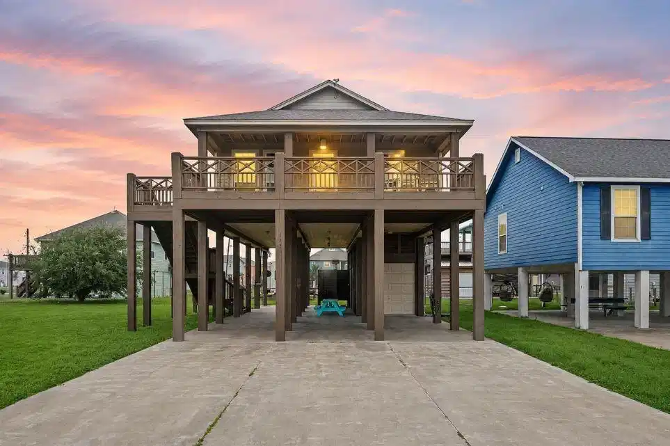 Image 1: Pulling into your beach home at sunset never gets