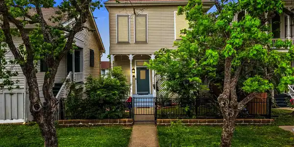 Image 3: book a showing today! 3826 Ave O 1/2 is ready for