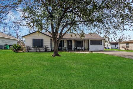 211 Lakewood Drive