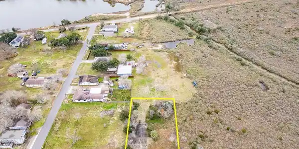 Image 3: Elevated aerial view highlighting the subject prop