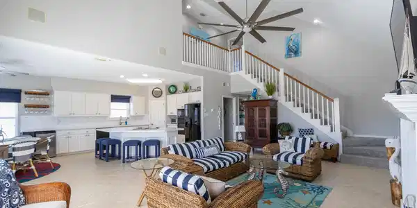 Image 3: Open floor plan