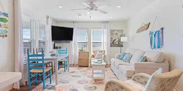 Image 4: Memories start here in this cheery gathering space