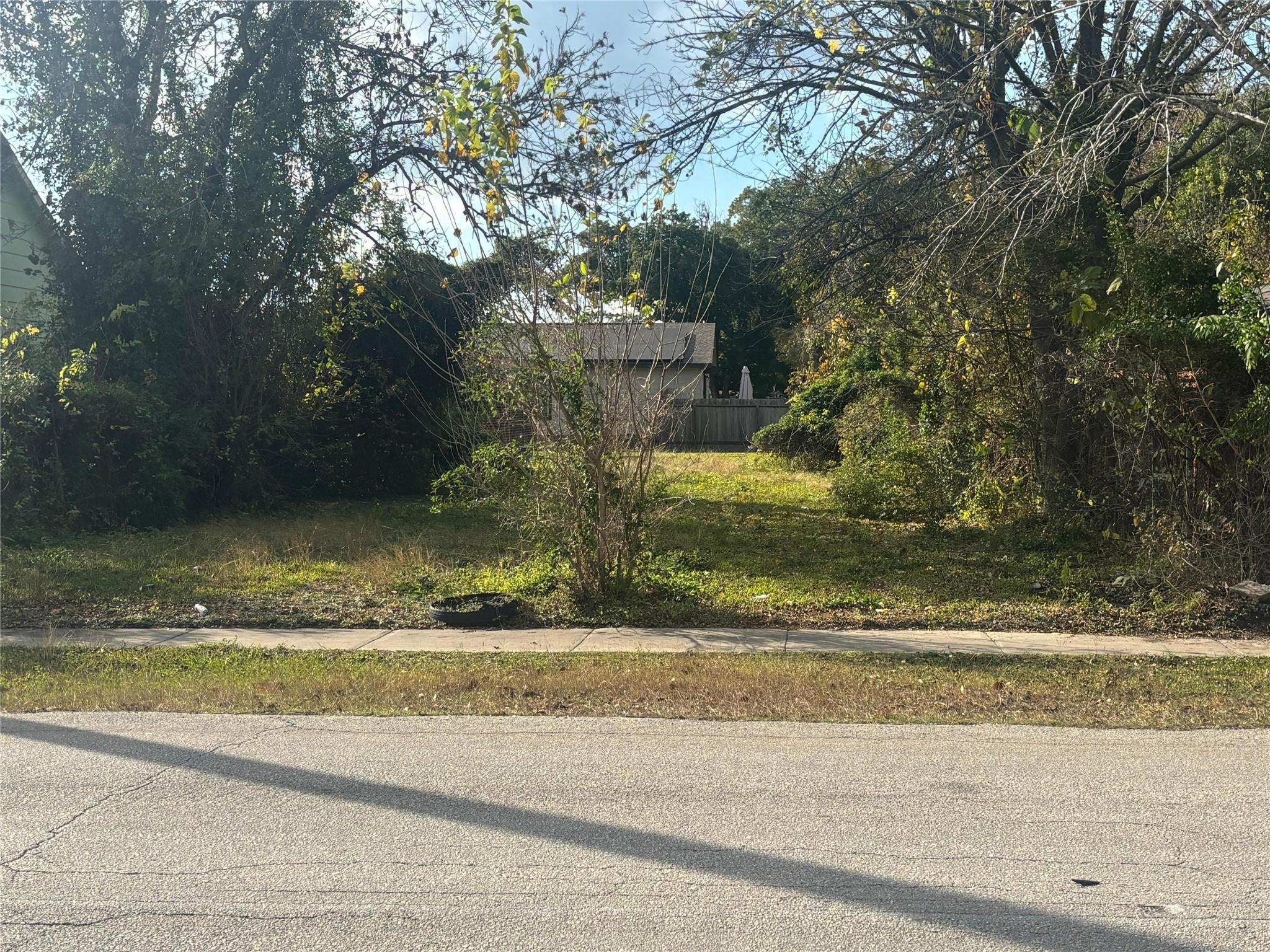 Image 1: Cleared homesite with endless possibilities in Gal