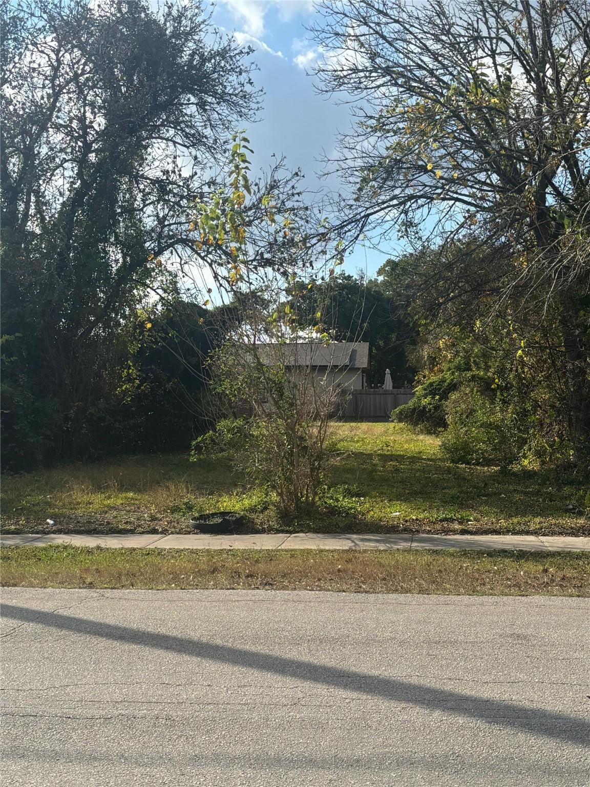 Image 2: Prime residential lot ready for your custom coasta
