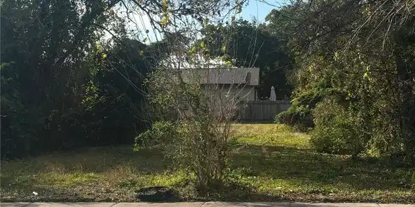 Image 2: Prime residential lot ready for your custom coasta