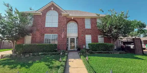 2214 Acadiana Court