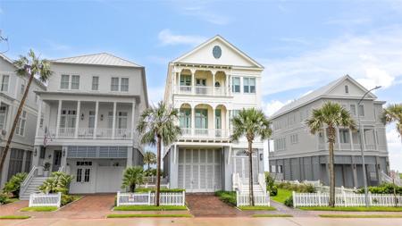 2425 E Seaside Drive