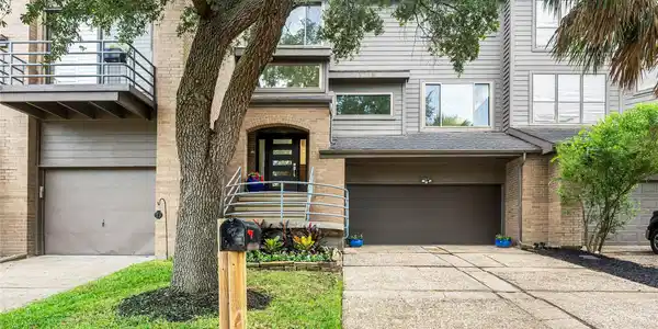 18405 Sandy Cove