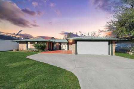3906 Dolphin Lane