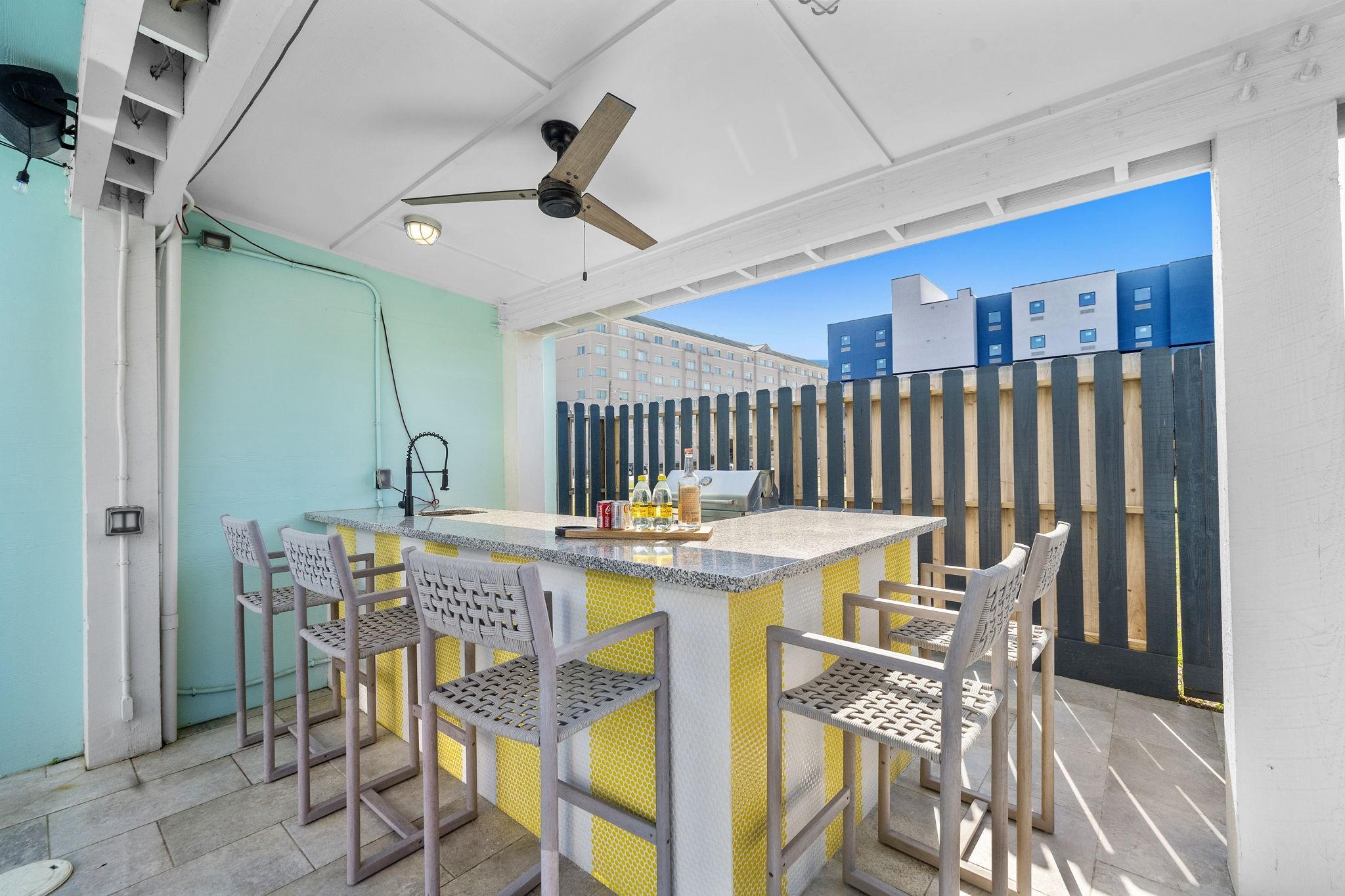 Image 4: Unit A Outdoor Kitchen w/ Gas grill