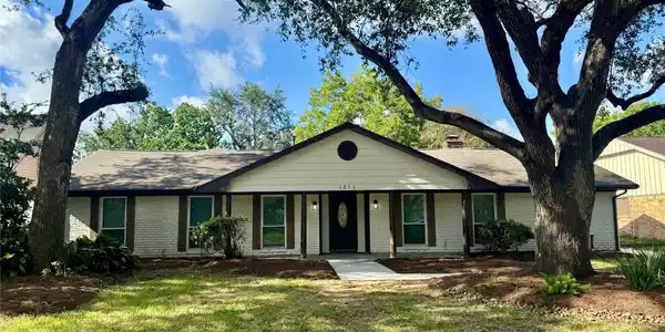 1211 Shorewood Drive