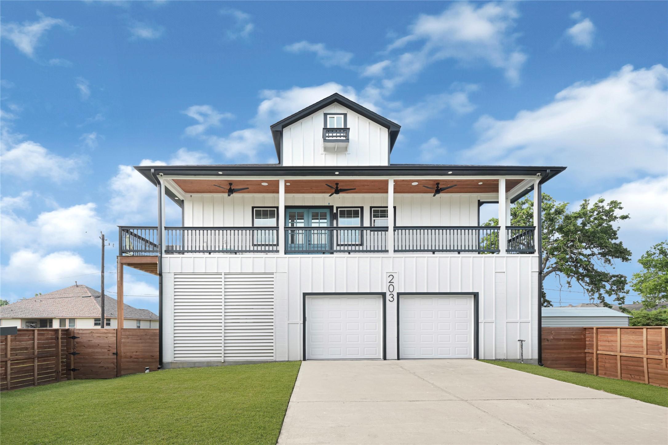 Image 1: Discover your perfect sanctuary in this stunning e